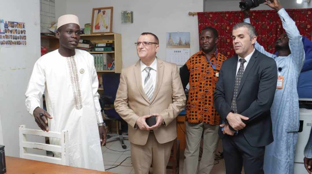 Tchad : l'ambassadeur d'Algérie en visite dans les locaux de la Maison des Médias du Tchad