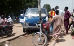 N'Djamena : un bus de transport dévie un nid de poule et s'encastre contre un poteau