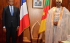 France : l’ambassadeur du Cameroun reçoit le sultan des Bamoun