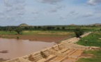 Tchad : Les murs de pierre et le seuil d'épandage de Tandou