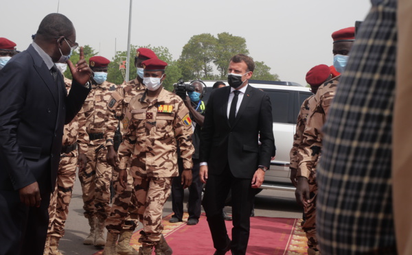 Macron : "quand je vais aux obsèques de Déby (...), c'est parce que je crains une libyanisation du Tchad"