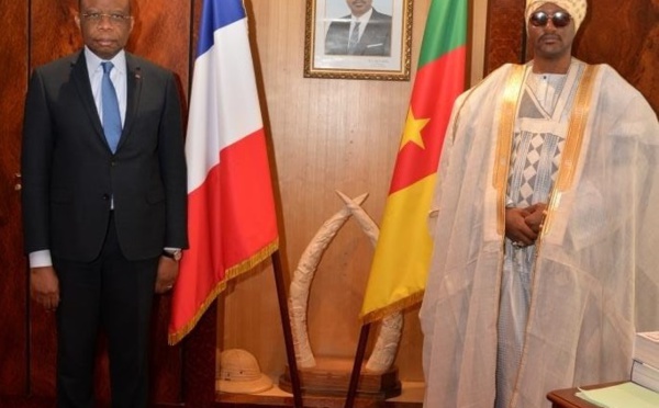 France : l’ambassadeur du Cameroun reçoit le sultan des Bamoun