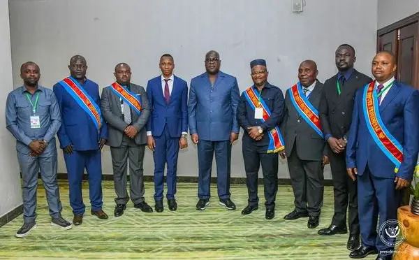 RDC : Félix Tshisekedi Apaisse les Communautés Mbole-Lengola et Écoute les Préoccupations des Députés Provinciaux