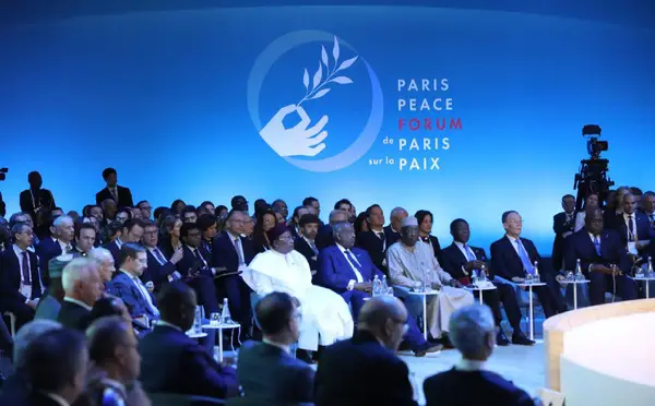 Dignitaires présents à l’événement en 2023. Photo : parispeaceforum.org