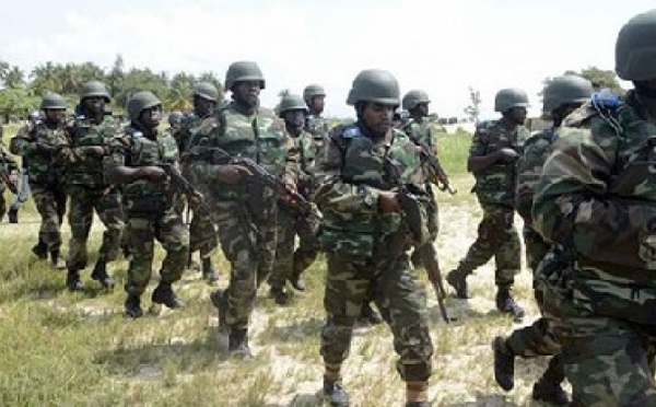 Des militaires camerounais Archives