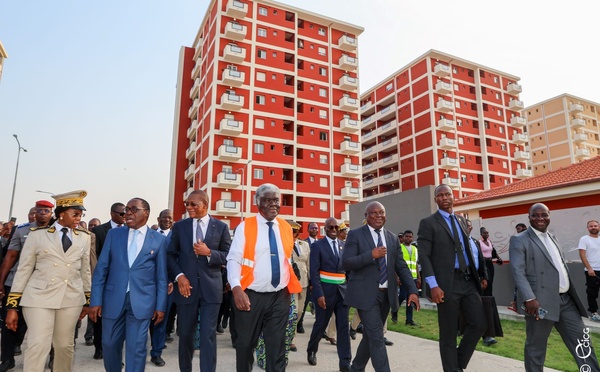 Côte d'Ivoire : le Premier ministre remet les clés de 1405 logements sociaux à leurs propriétaires