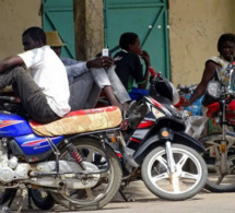 Tchad : à Ndjamena, les engins à deux roues circulent sans rétroviseurs