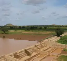 Tchad : Les murs de pierre et le seuil d'épandage de Tandou