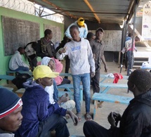 Tchad : Noël avec les enfants de la rue, la Compagnie Hadre Dounia fait un geste